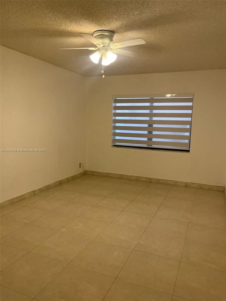 8290 Lake Dr 317  Doral FL 33166 photo