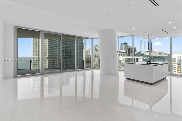 Property Photo:  300 Biscayne Blvd Way 4007  FL 33130 