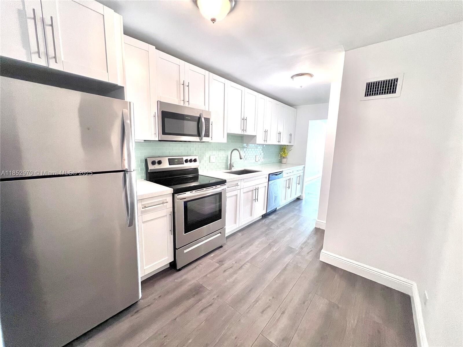 Property Photo: 3660 NE 166th St 409 FL 33160