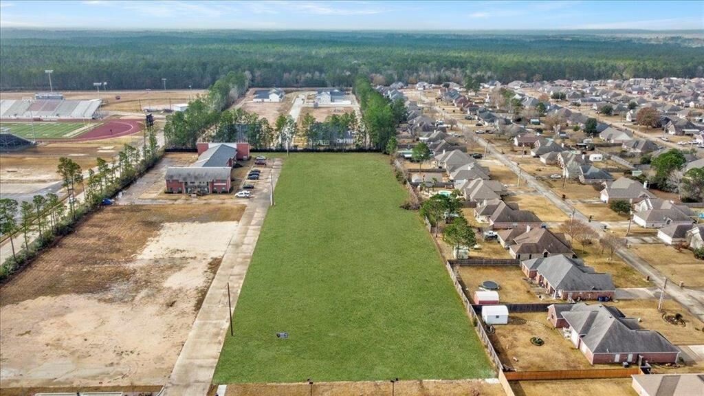 Property Photo:  121 N Lhs Drive  TX 77657 