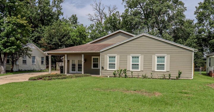 Property Photo: 1630 Central Dr. TX 77706