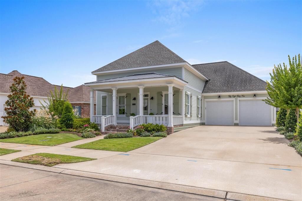Property Photo: 5839 Lakeview Lane LA 70605