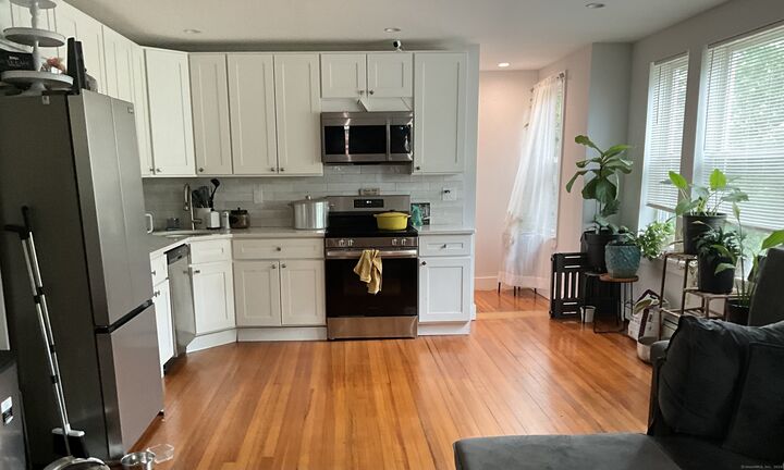 Property Photo:  83 Vernon Street  CT 06708 