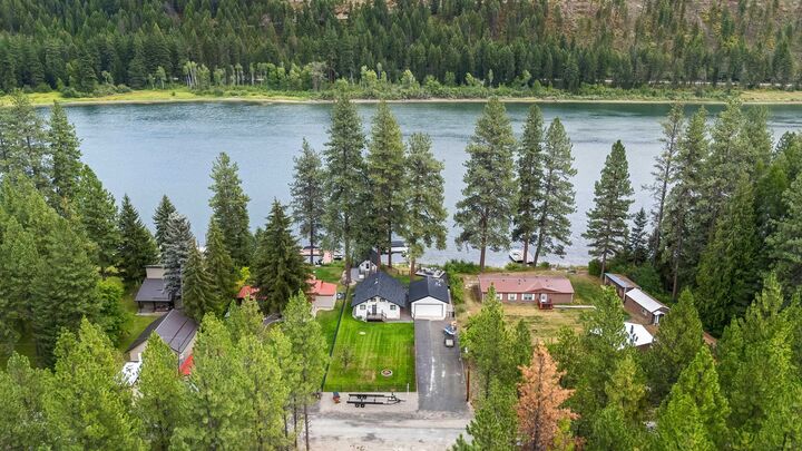 Property Photo:  291 Riverview Rd  WA 99119 