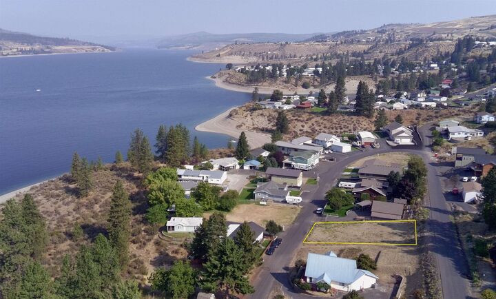 Property Photo:  3312 Roosevelt Dr  WA 99122 