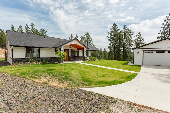 Property Photo:  5475 Peggy Way  WA 99006 