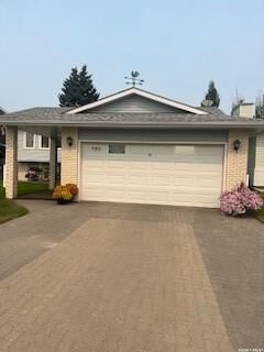 Property Photo:  980 1st Street E  SK S6V 0C4 
