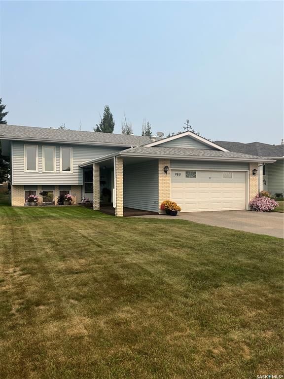 Property Photo: 980 1st Street E SK S6V 0C4