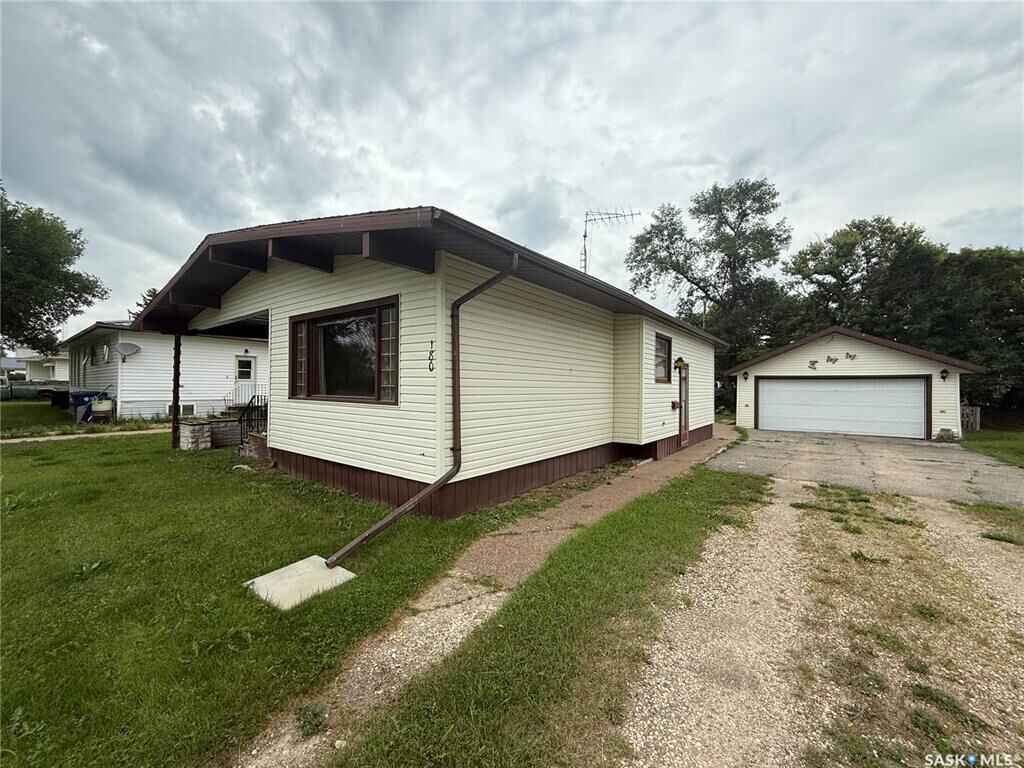 Photo de la propriété:  180/194 Main Street  SK S0G 0X0 