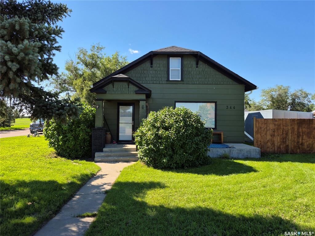 Property Photo: 344 Centre Street SK S0N 1Z0