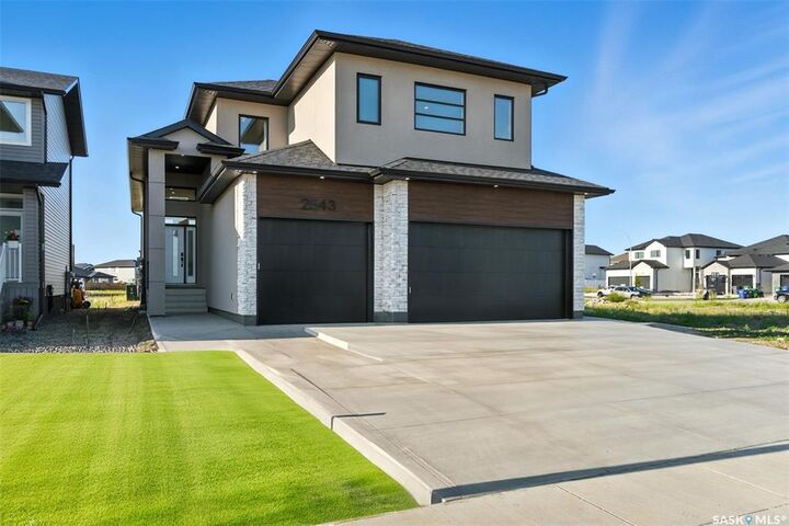 Property Photo: 2543 Rosewood Drive SK S7V 0L8