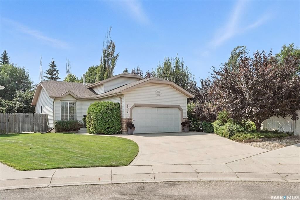 Property Photo:  802 Kenderdine Road  SK S7N 4V8 
