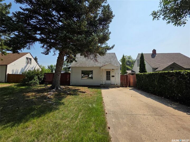 1075 Monk Avenue  Moose Jaw SK S6H 4E3 photo