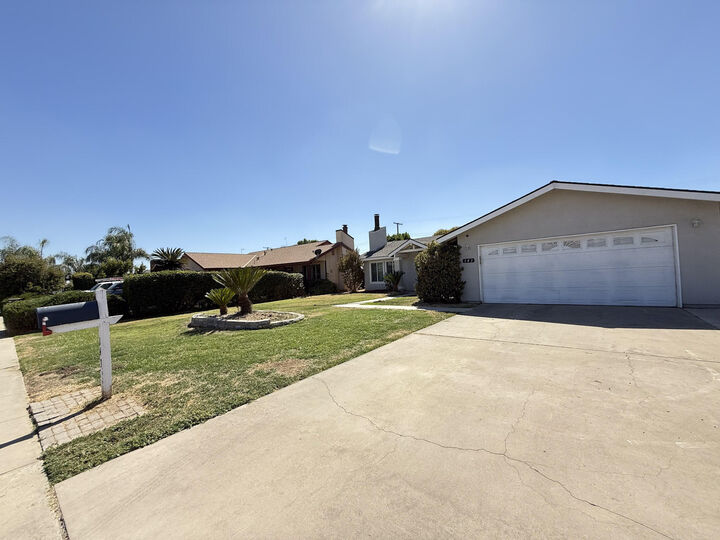 Property Photo:  143 N Simon Street  CA 93292 