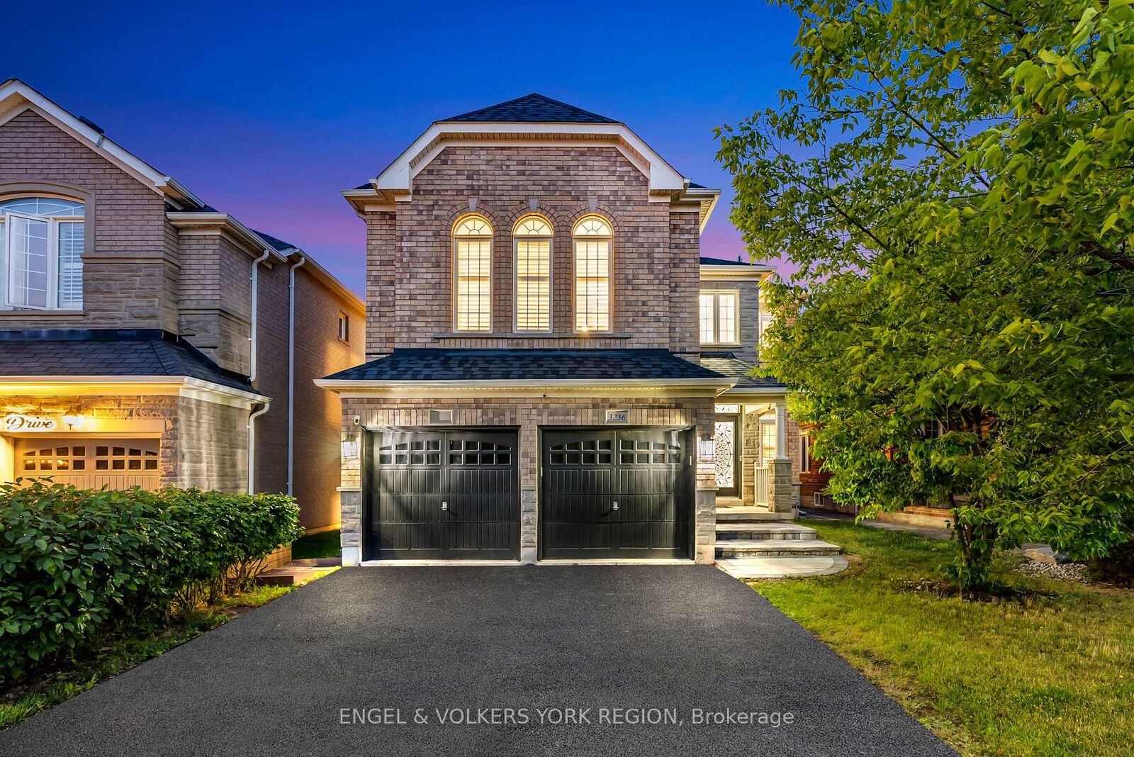 Property Photo: 3236 Tacc Drive ON L5M 0H3