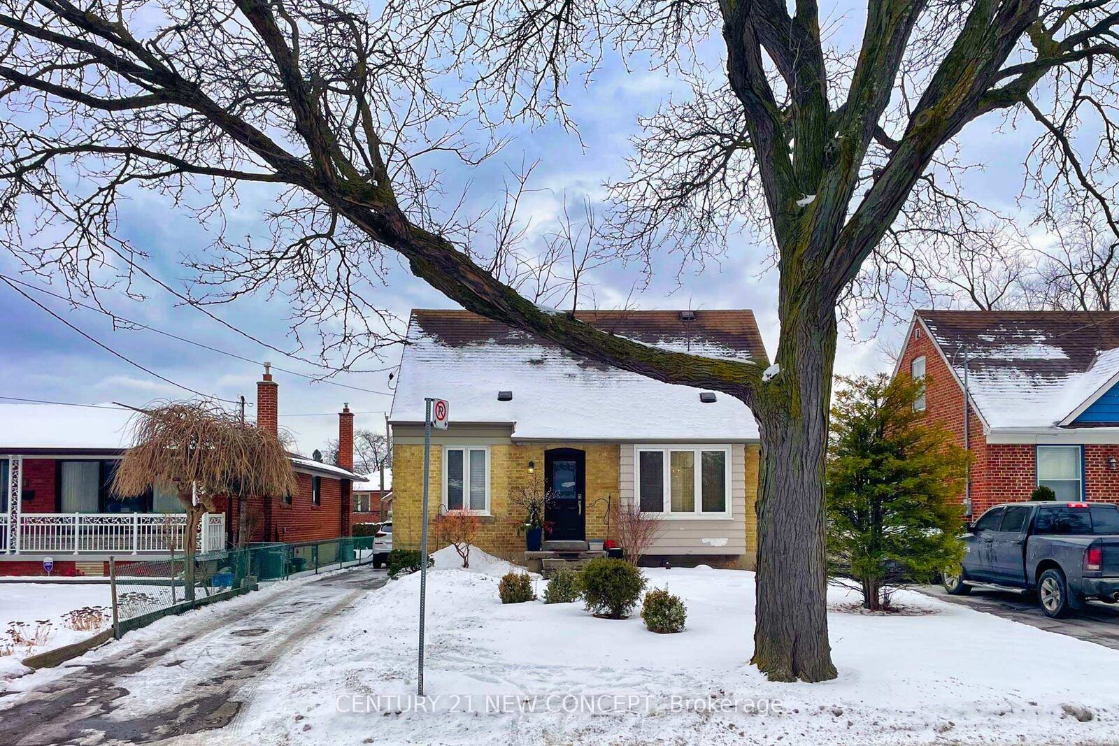 Property Photo: 17 Athabaska Avenue ON M2M 2T6