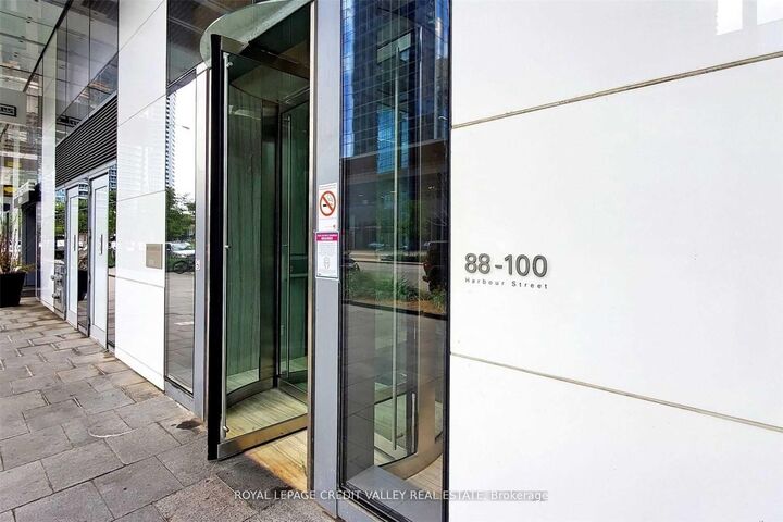 Property Photo: 88 Harbour Street 4907 ON M5J 0C3