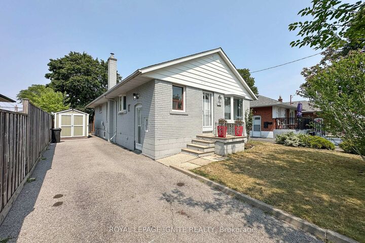 Property Photo:  52 Terraview Boulevard  ON M1R 4L9 