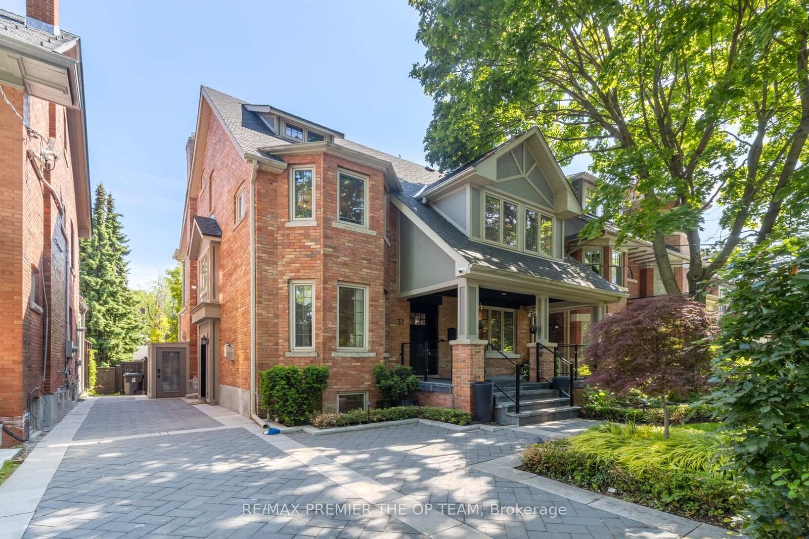 Property Photo: 37 St Andrews Gardens ON M4W 2C9