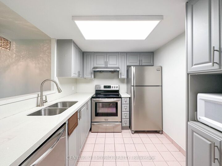 Photo de la propriété:  8 Lee Centre Drive 913  ON M1H 3H8 