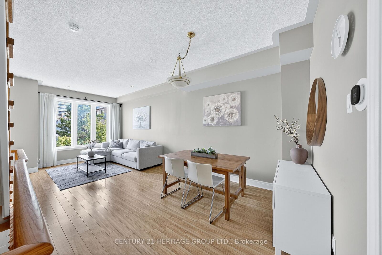 Photo de la propriété:  82 Suncrest Boulevard  ON L3T 7Y1 