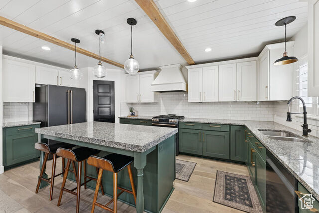 Property Photo: 2228 S Mountain View Blvd UT 84087