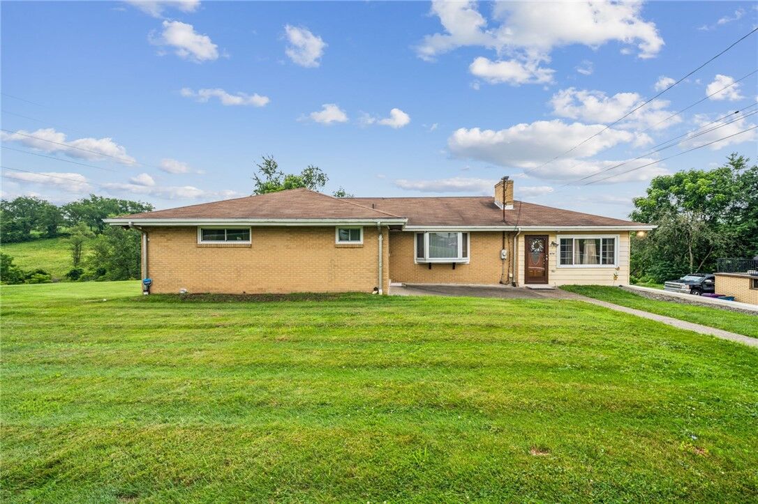 Property Photo: 974 Renton Rd PA 15239