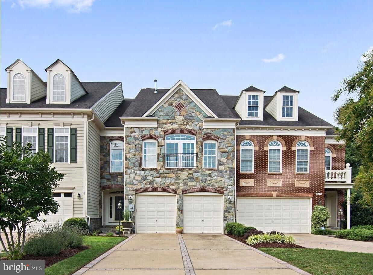 Property Photo: 18295 Buccaneer Terrace VA 20176