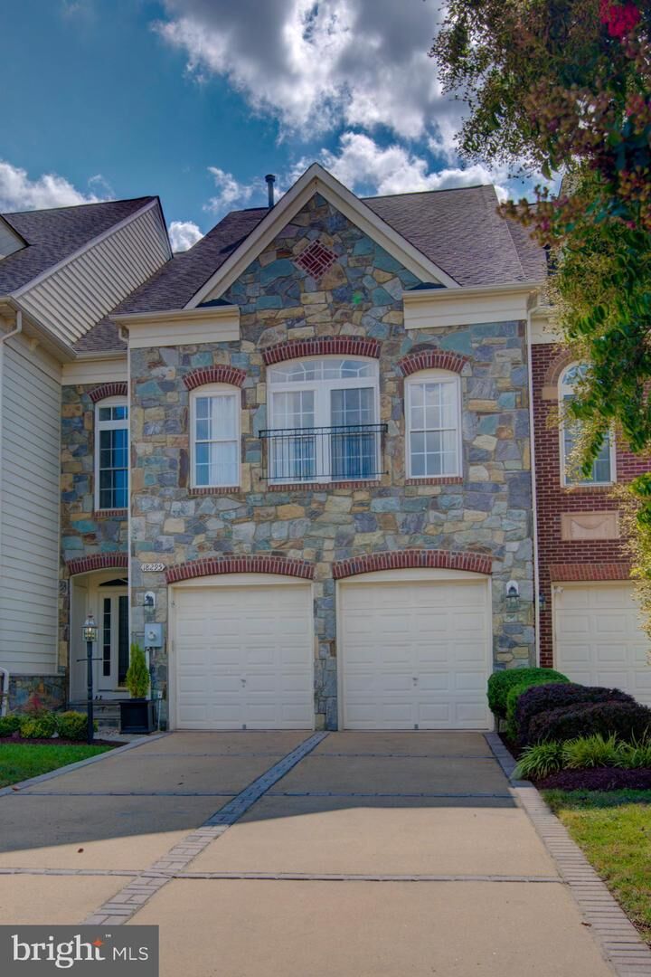 Property Photo: 18295 Buccaneer Terrace VA 20176
