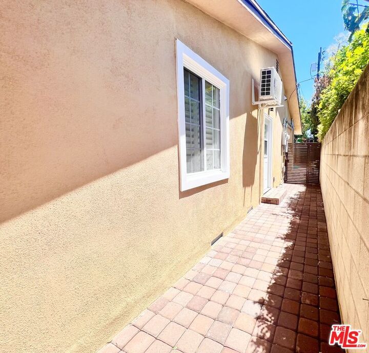 Property Photo: 5236 Buffalo Ave CA 91401