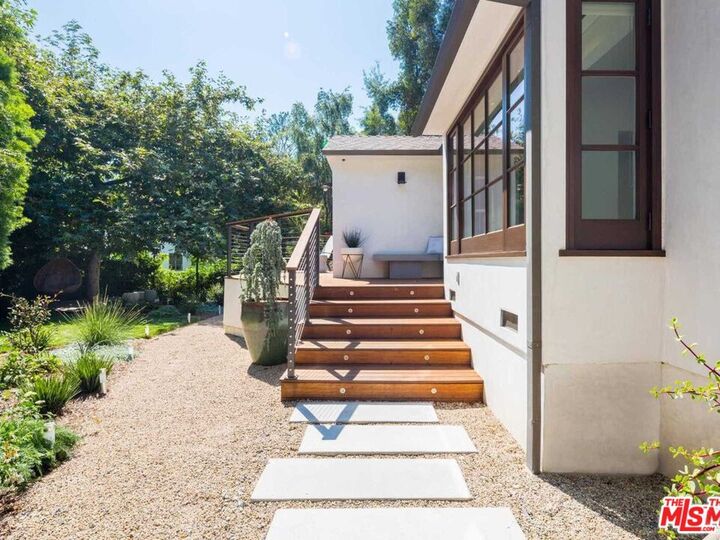Property Photo:  3279 Ledgewood Dr  CA 90068 