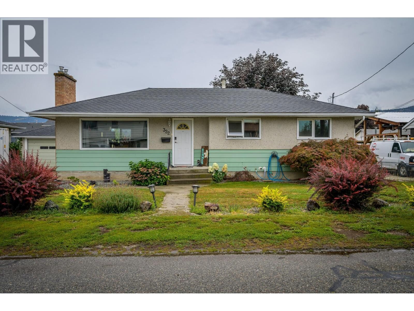 Property Photo: 322 Walnut Avenue BC V2B 1K3