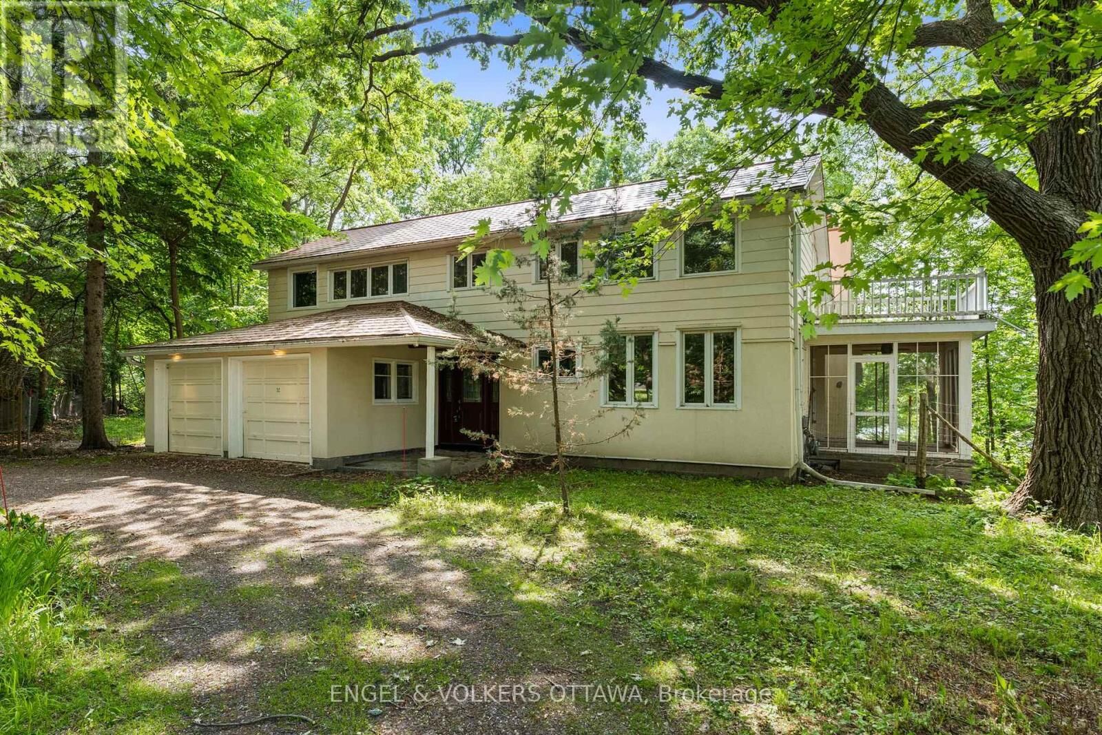 Photo de la propriété: 32 Ryeburn Drive ON K1V 1H6