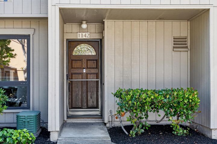 Property Photo:  1142 Holly St  CA 94502 