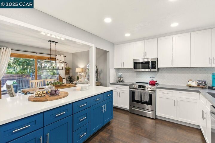 Property Photo:  223 Via Pinada Ln  CA 94553 