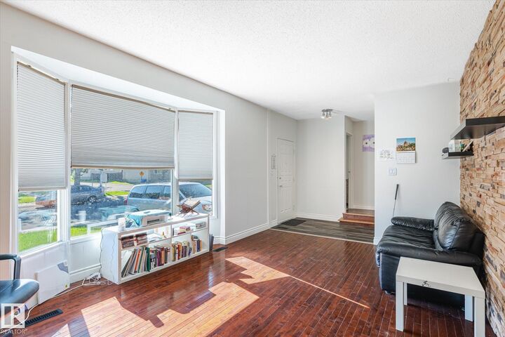 Property Photo:  2520 116 Street NW  AB T6J 3S2 