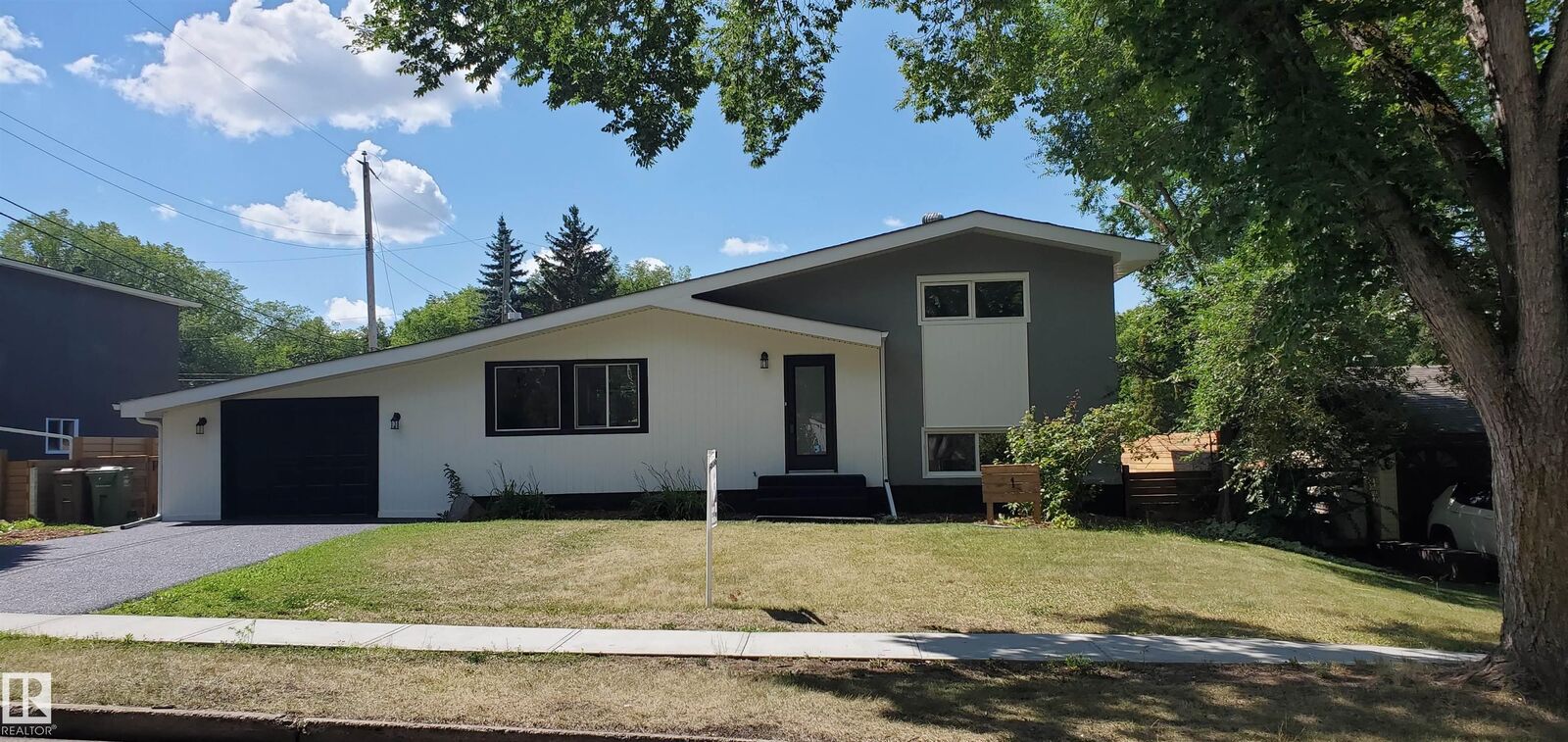 Property Photo:  1 Sylvan Drive  AB T8N 0G7 