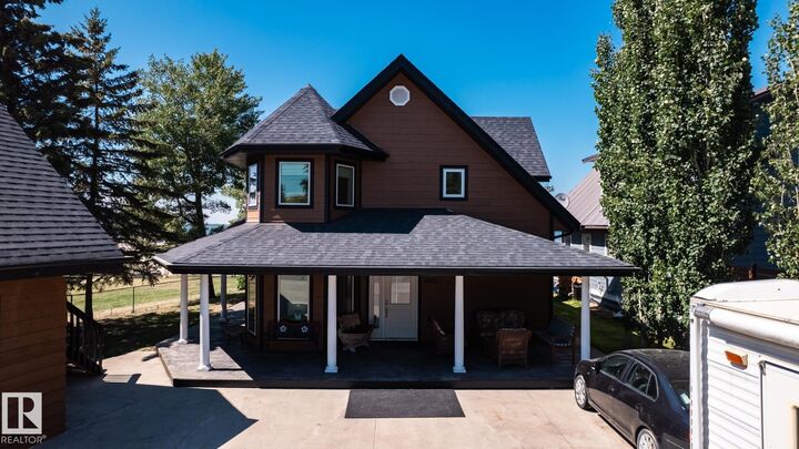 Property Photo: 4632 50 Avenue AB T0E 0A0