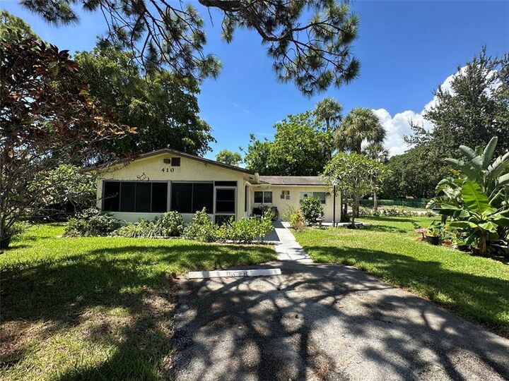 Property Photo: 410 SW Natura Ave FL 33441