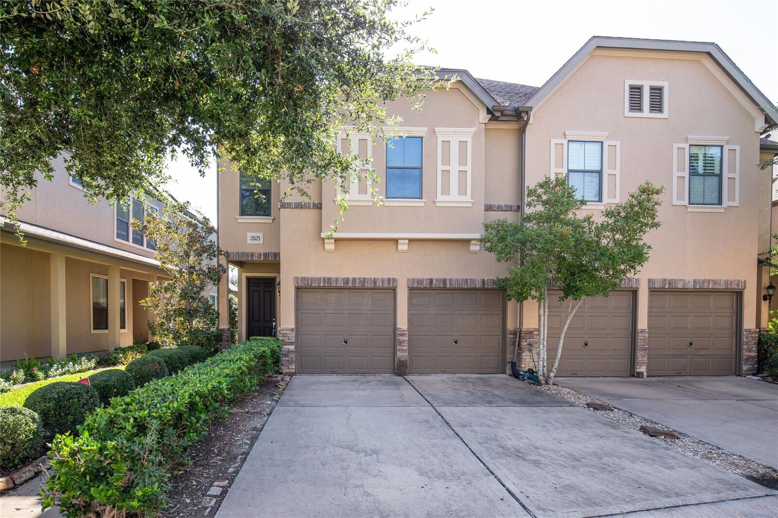 Property Photo: 2923 Royal Oaks Crest TX 77082