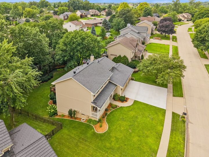 Property Photo:  8006 Dellwood Drive  IA 50322 