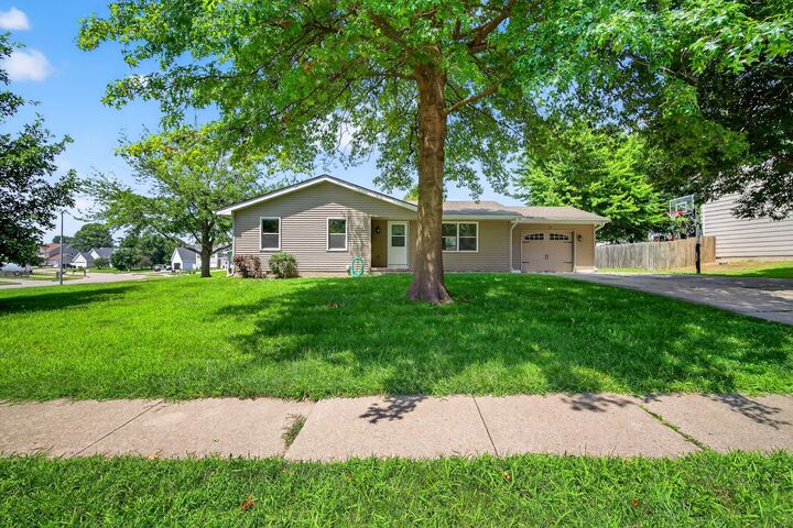1341 E 20th Street  Norwalk IA 50211 photo