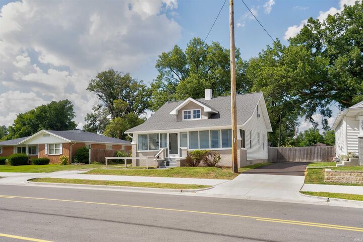 Property Photo: 2704 E Walnut Lane IN 47714