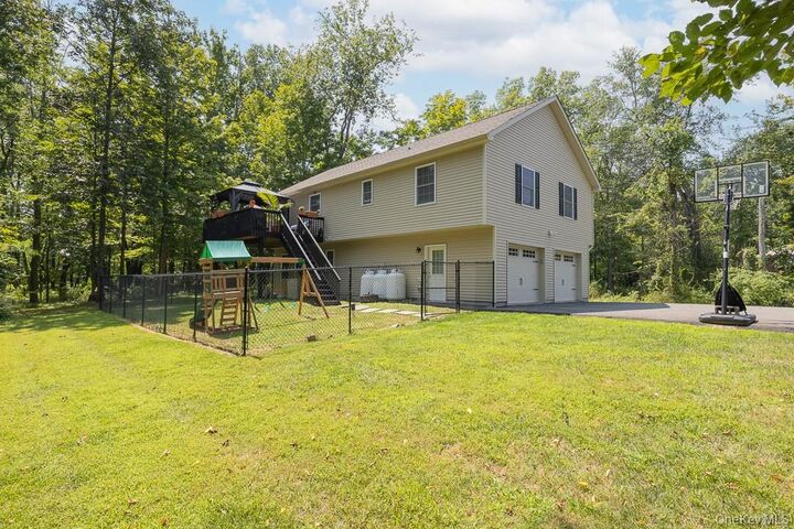 Property Photo:  45 Donna Chrystie Lane  NY 12586 