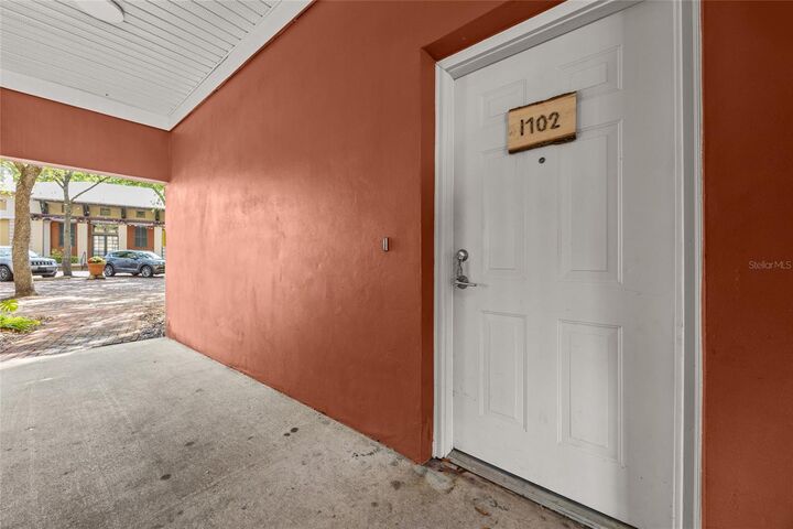 Property Photo:  5141 SW 91 Way I-102  FL 32608 