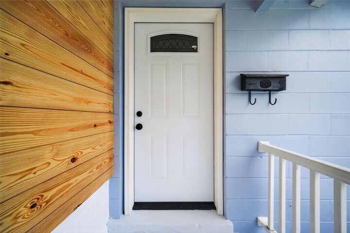 Property Photo: 5175 23rd Avenue N FL 33710