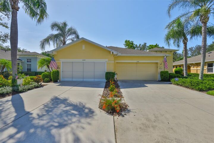 Property Photo:  2044 Sifield Greens Way  FL 33573 