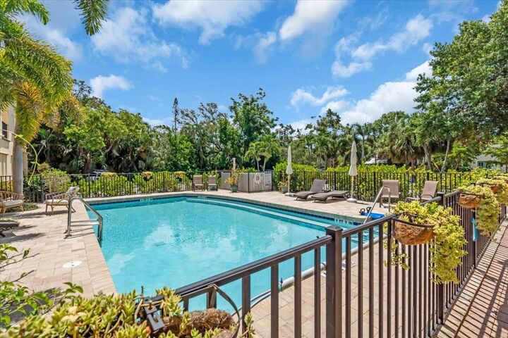 Property Photo:  1685 Laurel Street 4  FL 34236 
