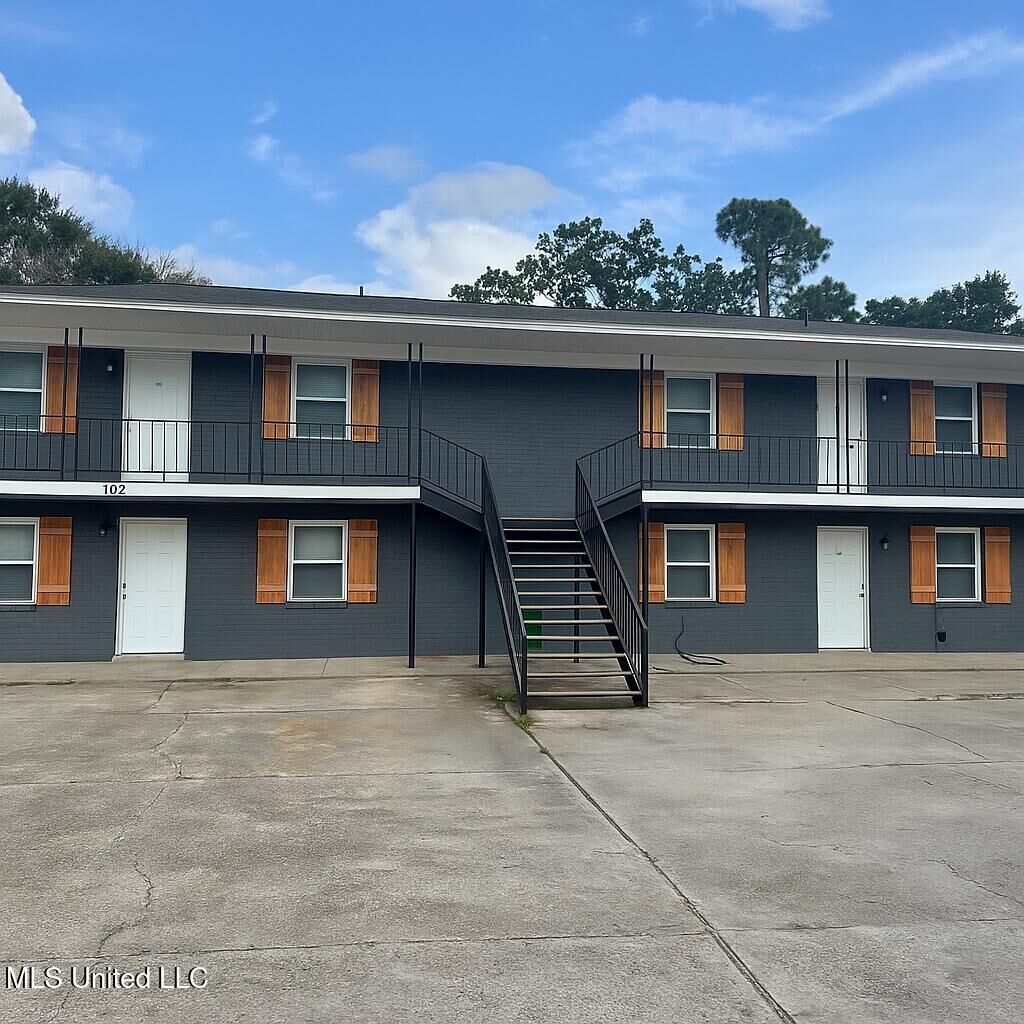 Property Photo:  104 Park Row Avenue  MS 39560 