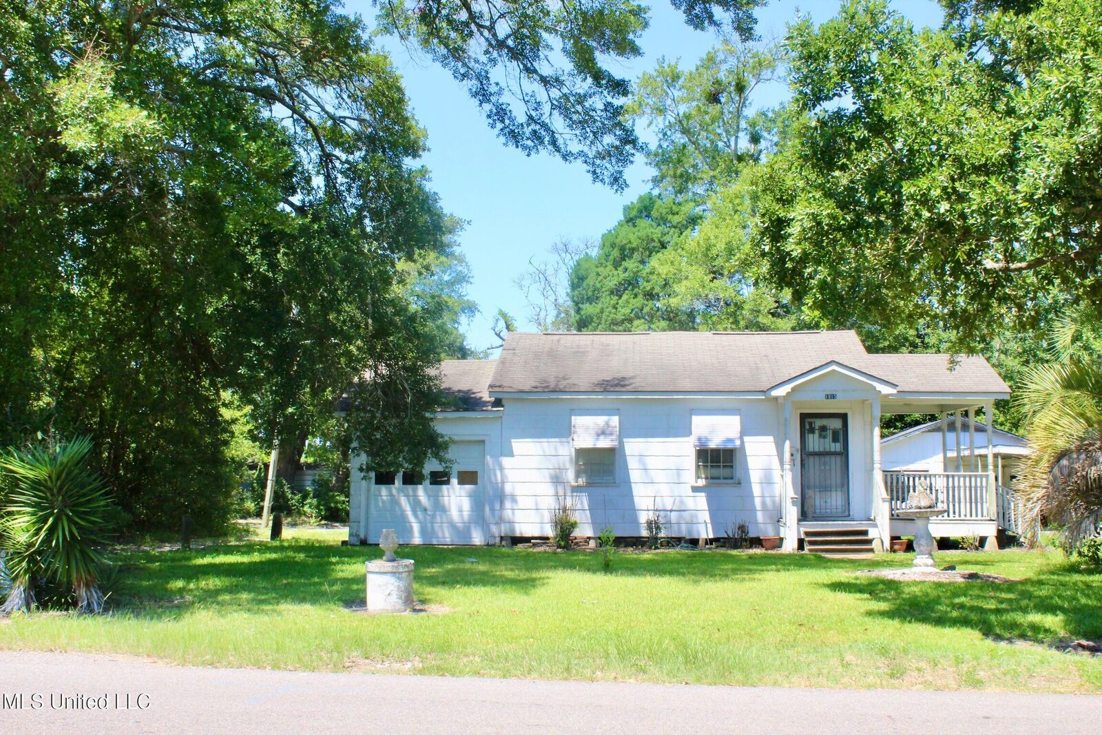 Property Photo:  1915 Roosevelt Street  MS 39567 